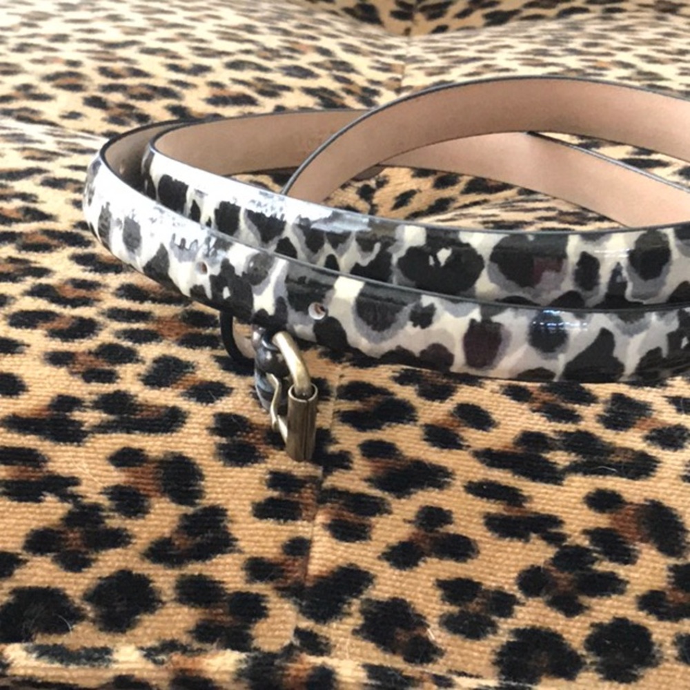 Patent leather skinny belt. Ann Taylor M